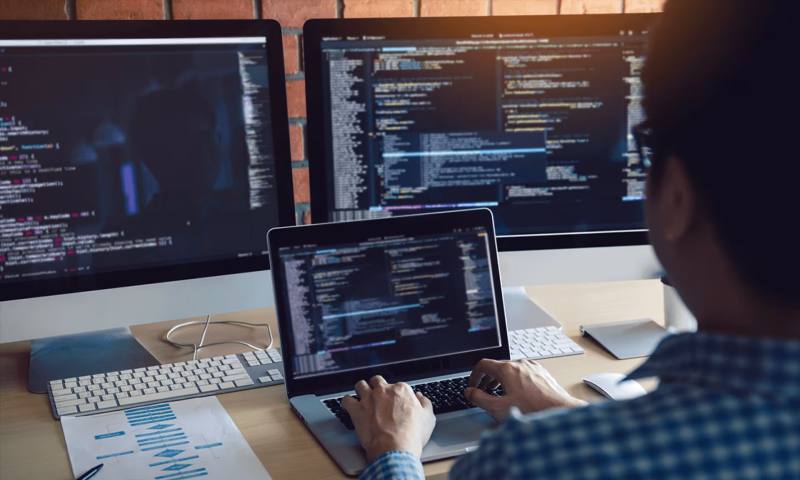 数据科学选型：R与Python如何赋能银海区网站建设？